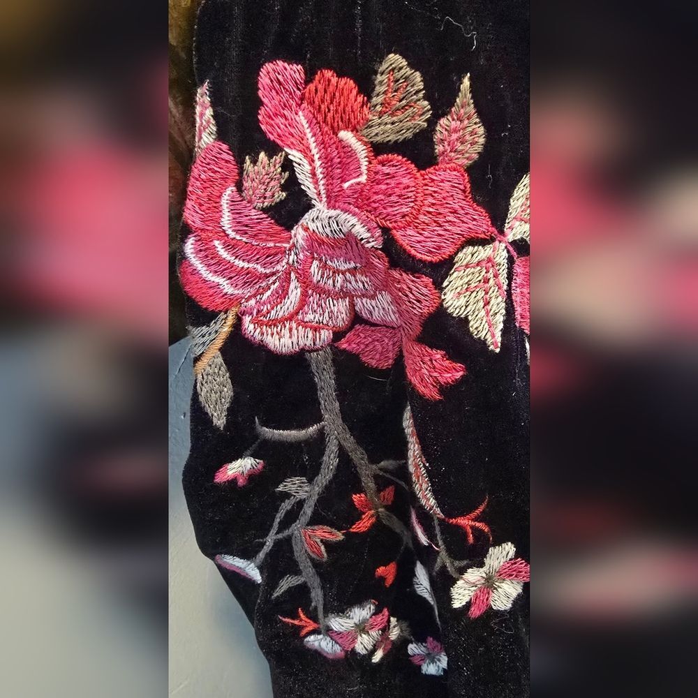 a.n.a Black Long Sleeve Dress with Embriodered Floral Accents L - Picture 3 of 6